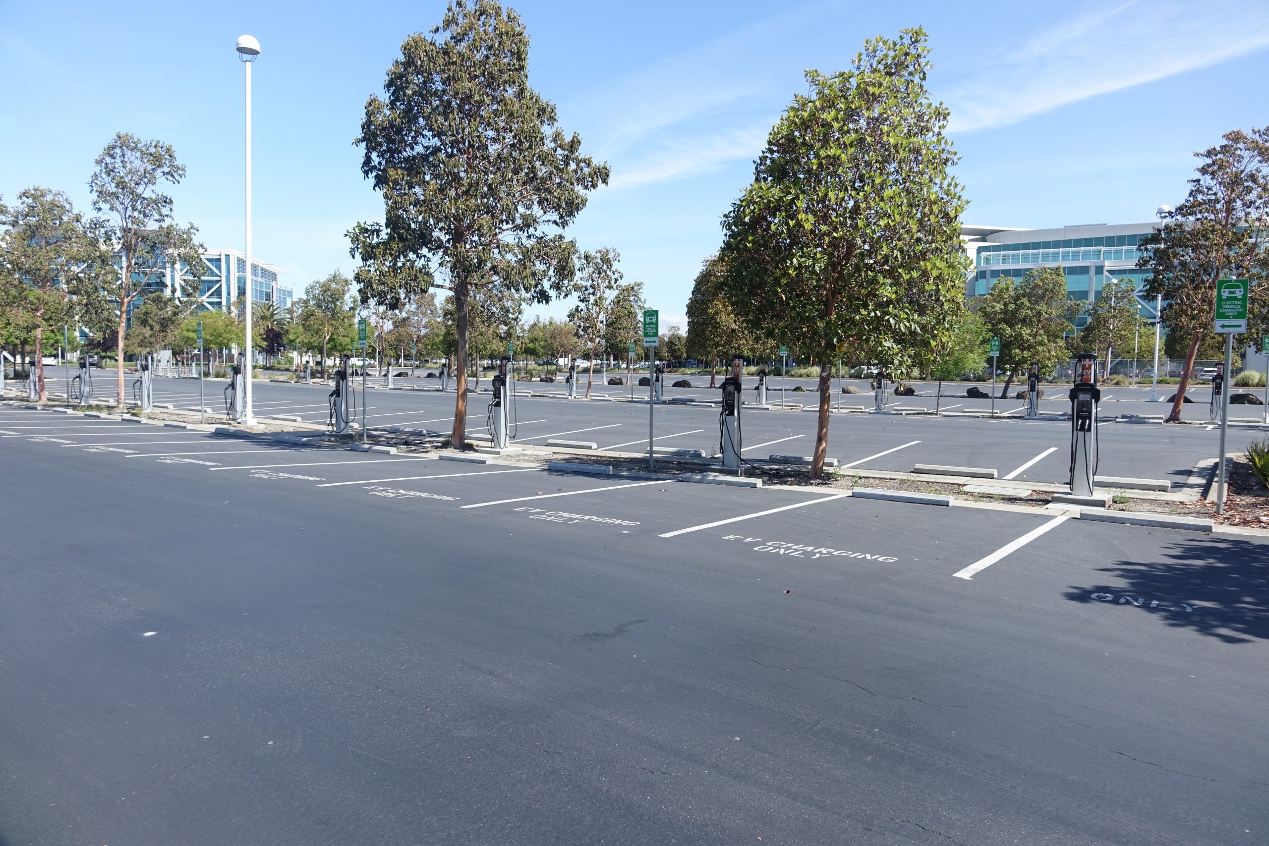DSC01536 ELECTRIC VEHICLE (EV) CHARGING STATIONS RESOURCE HUB